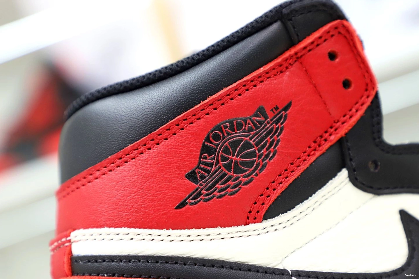 TOE' JORDAN 1 OG AIR RETRO 'BRED HIGH 0204